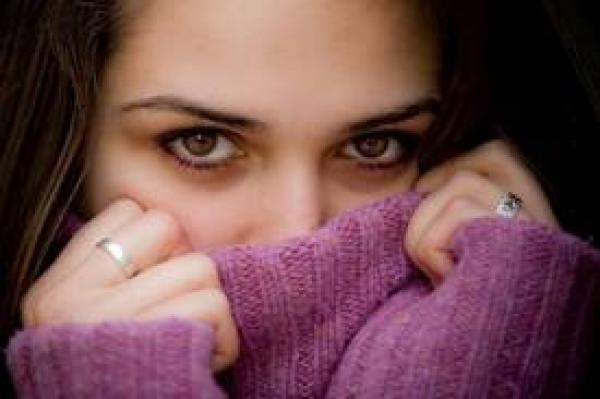 لماذا يعشق الرجل المرأة الخجولة؟