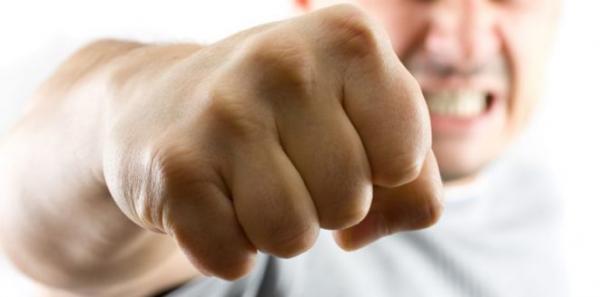 فضيحة.."التصرفيق" بين عضو المكتب المسير للرجاء وبين عضو الجامعة الملكية لكرة القدم خلال الجمع العام