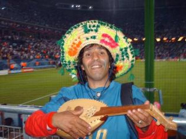 عمداء مشجعي المنتخب سافروا إلى جوهانسبورغ بـ"الاستجداء"