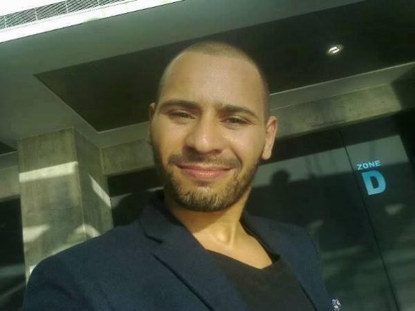 هجوم عنيف ضد المتسابق المغربي محمد الريفي ومعجبات النابلسي يسخرن من شكله 