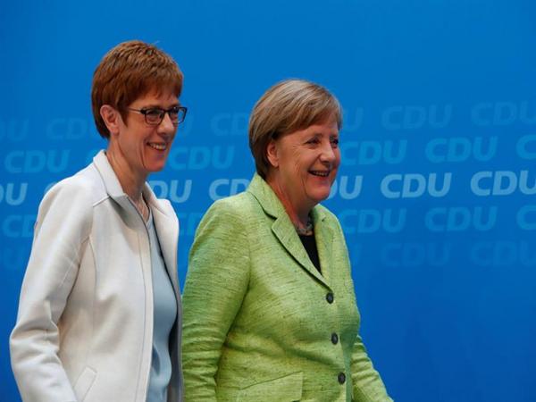 كارنباور تخلف ميركل في رئاسة حزب الاتحاد المسيحي الديمقراطي