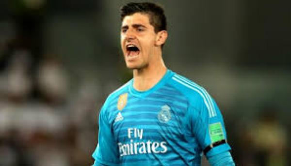 موقف "كورتوا" من تتويج برشلونة في حال إلغاء دوري الأبطال