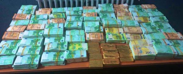 ضربة معلم...ضبط كمية ضخمة من الذهب الخالص وأزيد من ملياري سنتيم بالعملة الصعبة بوجدة (صور)