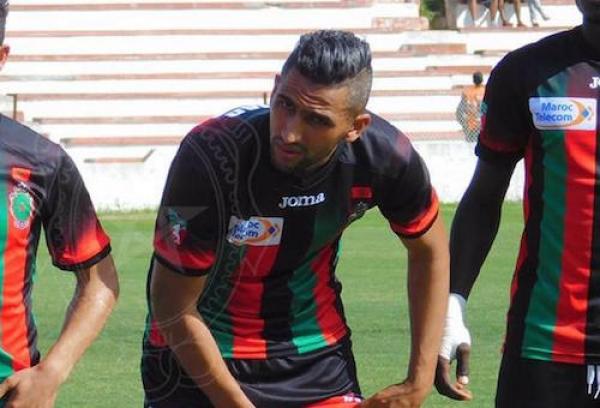 الرجاء يتعاقد رسميا مع مدافع الجيش الملكي