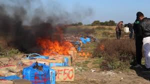 العيون.. إتلاف كمية كبيرة من المخدرات والمواد المهربة