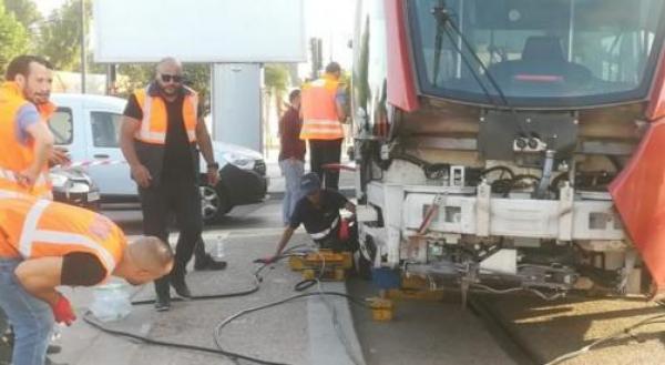 ترامواي البيضاء ينحرف عن سكته صباح اليوم بسبب حادث إصطدام وهذه التفاصيل