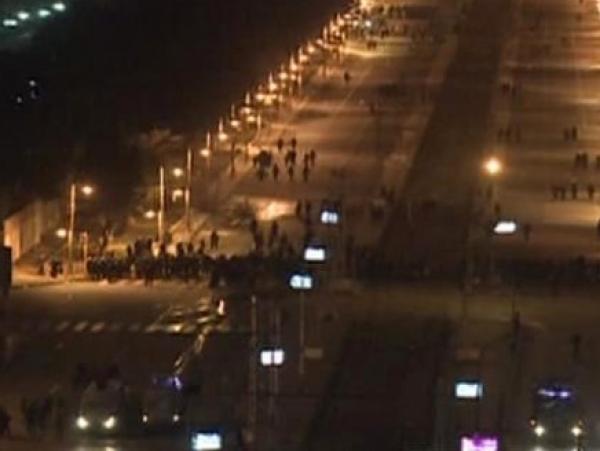 مدرعات حول قصر الاتحادية بالقاهرة وإطلاق غاز على المحتجين