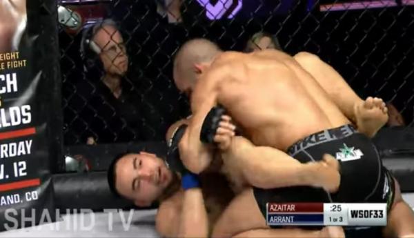 أبو زعيتر ينقض على خصمه ويطرحه أرضا ويوجه له "الكروشيات"