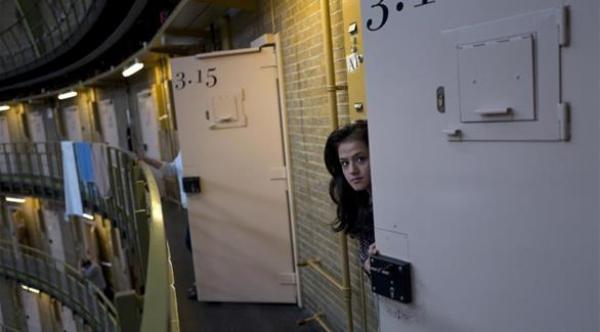 بالصور: هولندا تفتح سجونها الفارغة للاجئين