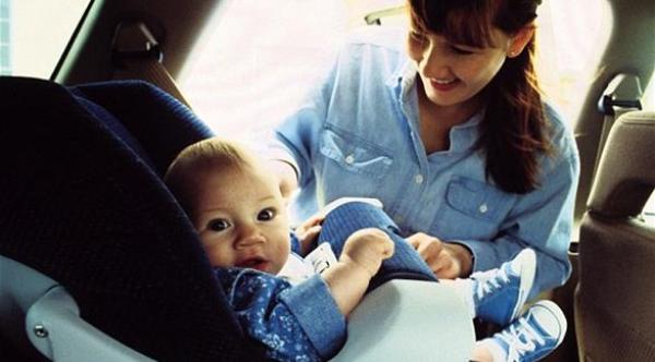 دراسة: نوم الرضع طويلاً في مقعد السيارة قد يؤدي لوفاتهم