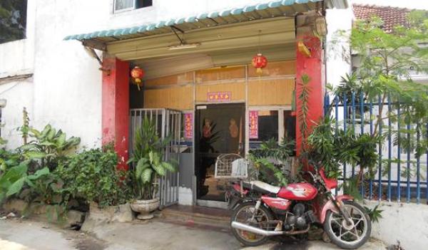 عائلة تغير ديكور منزلها نظراً لطول قامة عروس ابنهم