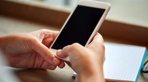 هكذا تُسبب الهواتف الذكية التهاب المفاصل