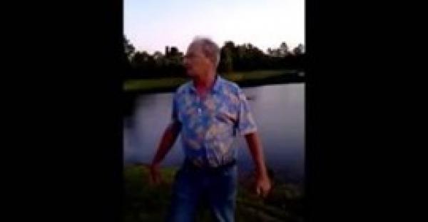 بالفيديو.. شاب يعتدي على رجل مسن بطريقة وحشية