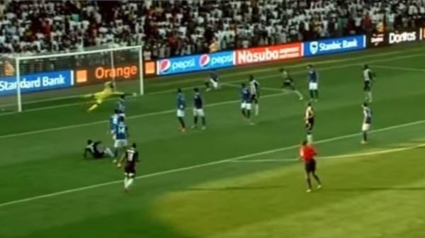 مازيمبي يفوز على سموحة بهدف "أكروباتي" وينفرد بالصدارة (فيديو)