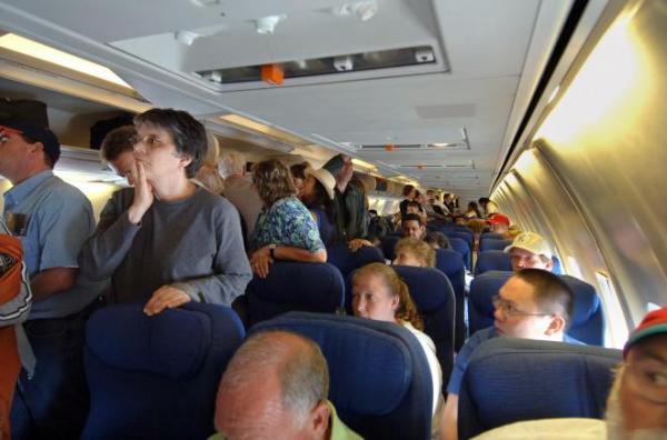 انزال مغربية من طائرة فرنسية بسبب تلفظها بكلمات نابية