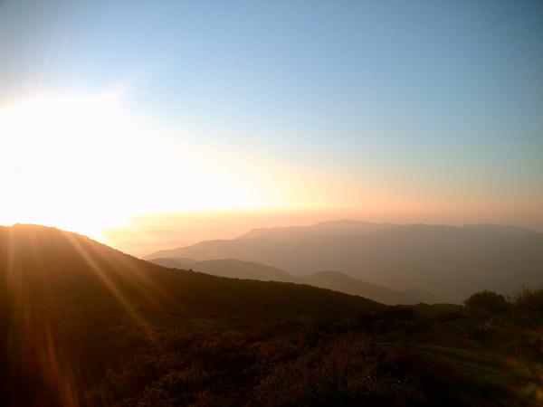 بالفيديو: لهذا السبب لا يجب أن تُحدّق بالشمس مباشرة