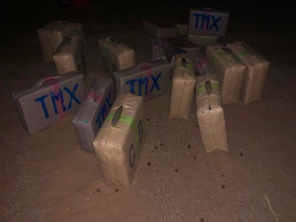 بالصور: حجز أكثر من طنين من المخدرات تحت أكوام الحجارة بمنطقة خلاء