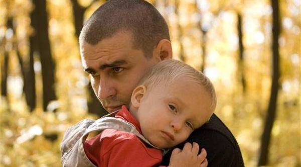 اكتئاب ما بعد الولادة يصيب الرجال