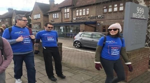 مبتور الساقين يسير 40 كيلومتراً من أجل والدته