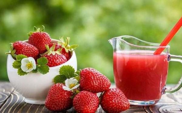 فوائد تناول عصير الفراولة على مائدة الإفطار فى رمضان