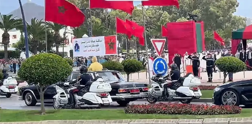 لحظة وصول  الملك محمد السادس إلى مدينة المضيق