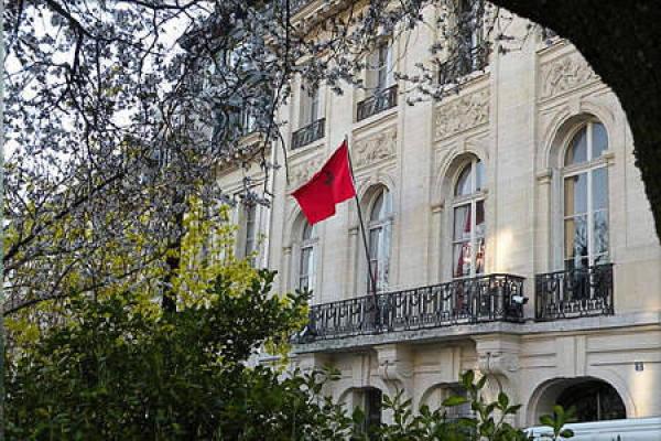 اعتقال شخص في سفارة المغرب بباريس هدد موظفة بسكين
