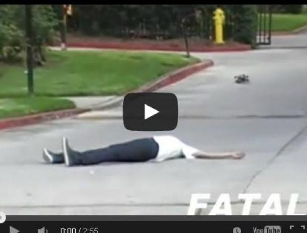 بالفيديو.. مقلب الرجل المقتول ينتهي بحادث سرقة