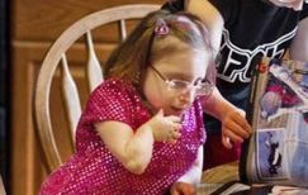 أمريكية تحصل على لقب أقصر امرأة في العالم