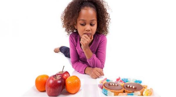 كم ملعقة سكر يحتاجها الطفل في اليوم؟