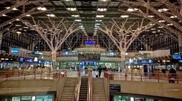 زوجان ينسيان طفلتهما الصغيرة بالمطار بعد قضاء عطلة