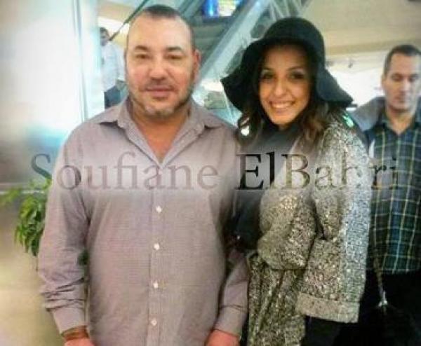 مواطنة مغربية للملك: "كانبغيك بزاف" .. وهذا رد الملك!