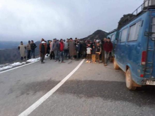 سلطات الحسيمة تخرج عن صمتها بخصوص وفاة رضيع وفتاة بسبب موجة البرد