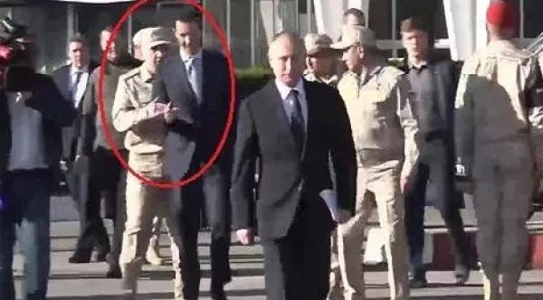 بالفيديو:ضابط روسي يهين الأسد أمام بوتين
