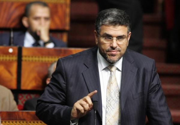 بوجدور : مواطنة ترمي العار على الرميد وزير العدل والحريات لرفع "الحكرة" عنها