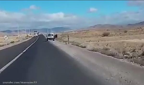 خطير... كاميرا ترصد رجلا يرمي طفلا في منطقة قاحلة بطريق الراشيدية