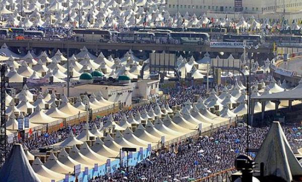 الحجاج إلى منى بأول أيام عيد الأضحى  