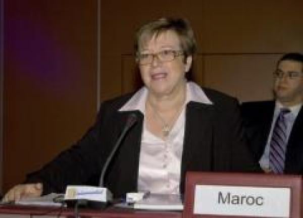 الصقلي تدعو إلى حماية الطفولة بالبيضاء 