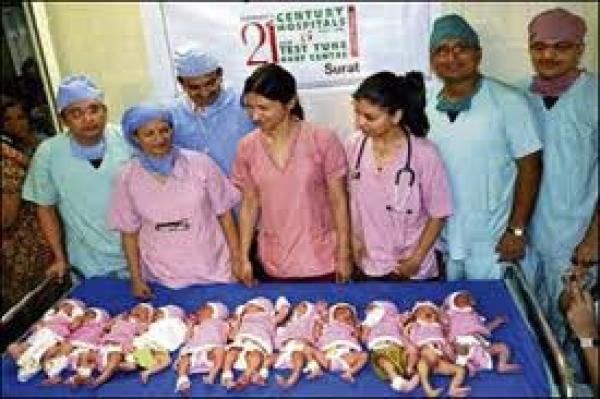 أم هندية تنجبُ فريقا من 11 طفلا