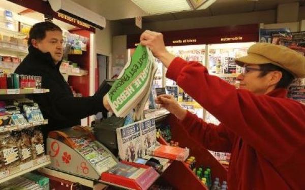 شاهد كيف سخرت "شارلي إيبدو" من ضحايا زلزال إيطاليا ؟