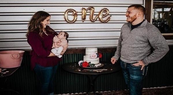 طفلة تتحدى جميع التوقعات و تطفئ شمعتها الأولى  رغم ثقب في قلبها