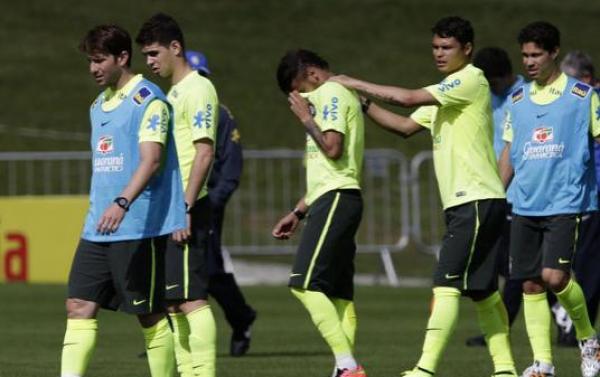 نيمار يبكي في معسكر البرازيل