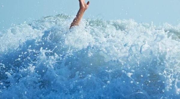 مفجع..شاب مكناسي يودع شاطئ مارتيل بـ"عومة" ختامية فابتلعته الأمواج