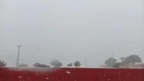 تساقطات ثلجية تتهاطل على مدينة تاوريرت