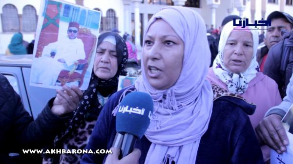 بالفيديو: وقفة تضامنية تطالب بإطلاق سراح تلميذ معتقل