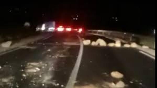 تطور جديد في الهجوم بالحجارة على مستعملي الطريق الوطنية بالمهاية