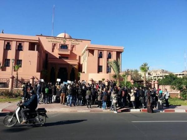 تقرير جديد: كلية العلوم والتقنيات بمراكش أهدرت إمكانات هائلة و"شَرَّدَتْ" طلبتها...