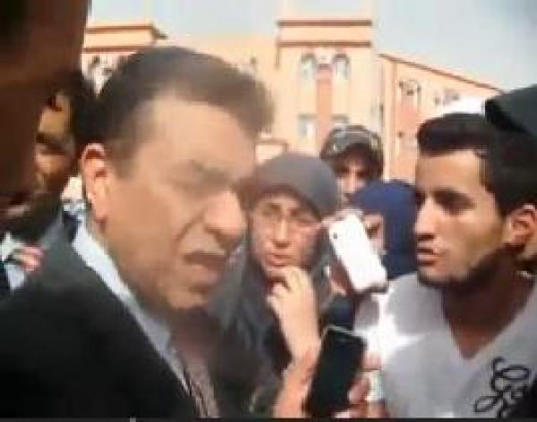 وزير التعليم يصحح الأخطاء للمحتجين 