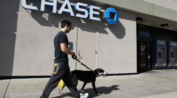 كلب اسمه يشبه "داعش" يثير إنذاراً أمنياً بمصرف أمريكي