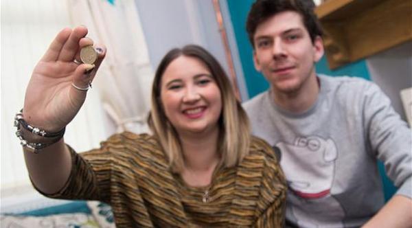 زوجان بريطانيان يشتريان منزلاً بـ"دولار"