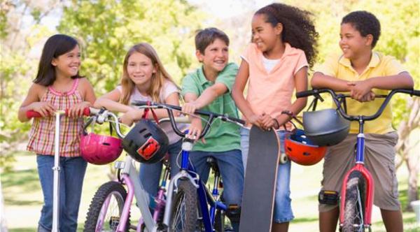 ماذا يأكل الطفل بين الأنشطة الرياضية؟